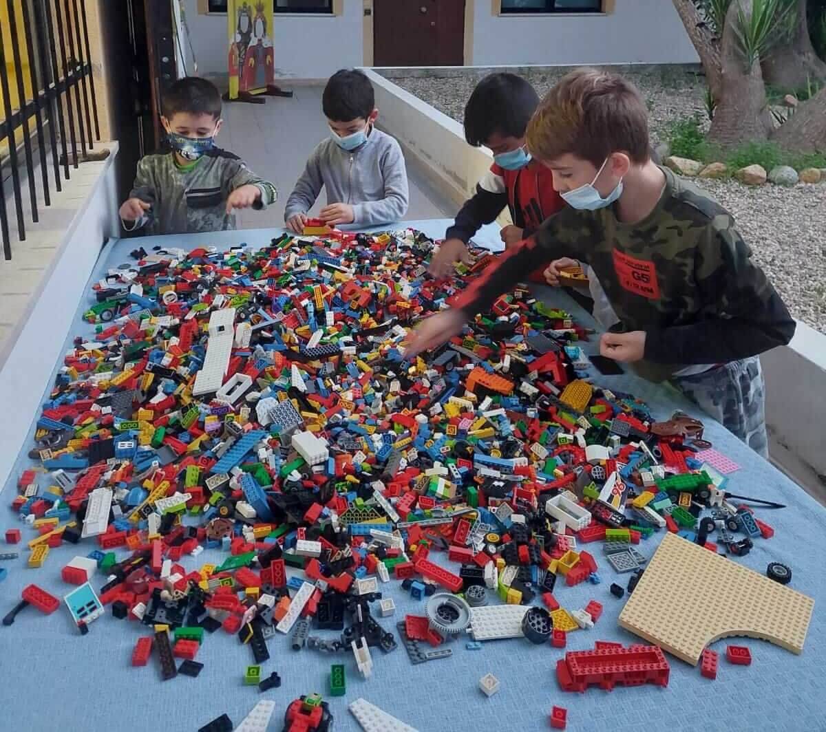 creativita-sviluppo-bambini-mattoncini-lego-lab-karalisbrick-